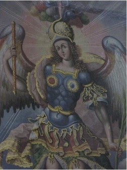 San Miguel Arcángel con el sol y la luna